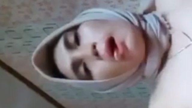 Viral-Video Ibu Muda Jilbab Coba Jd Konten Kreator Rekam Adegan Poles Poles Banjir