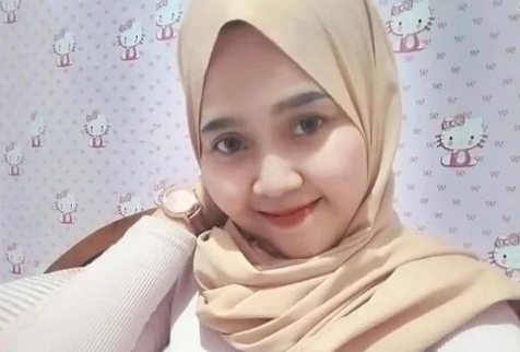 Coba Manfaat Dildo Masuk Belakang Gadis Hijab ini Meringis di Kamar Sendirian